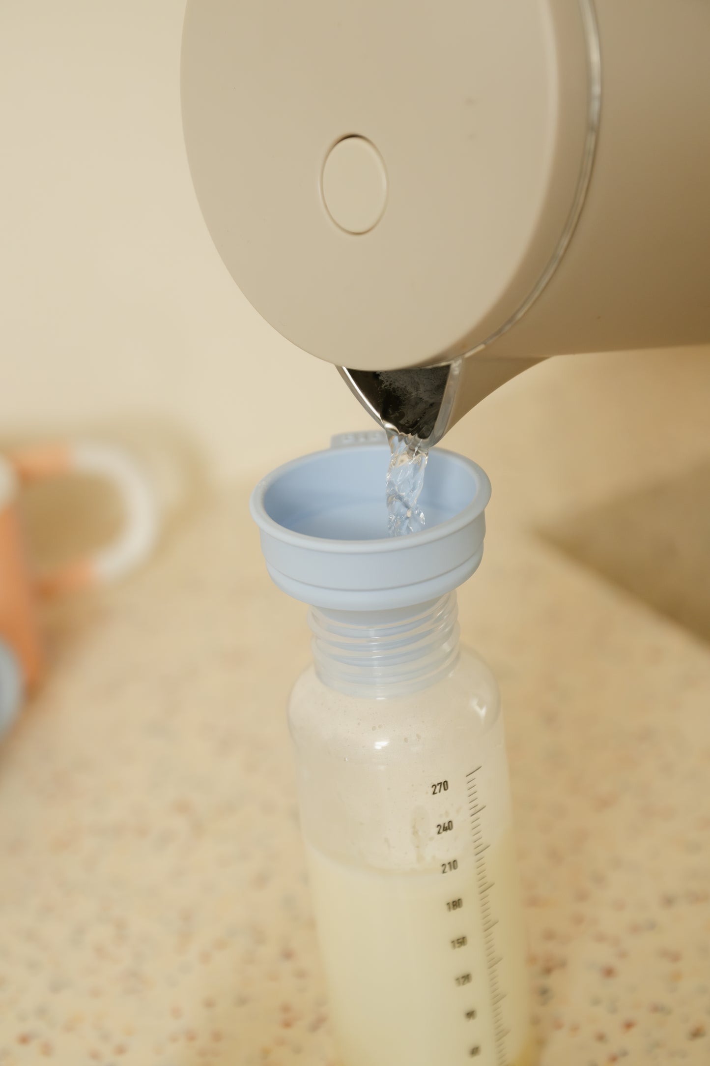 طقم زجاجات رضاعة الأطفال الدائرية المصنوعة من اللاتكس من بيبس جرو آند فلو، سعة 150 مل / 270 مل، لون عاجي