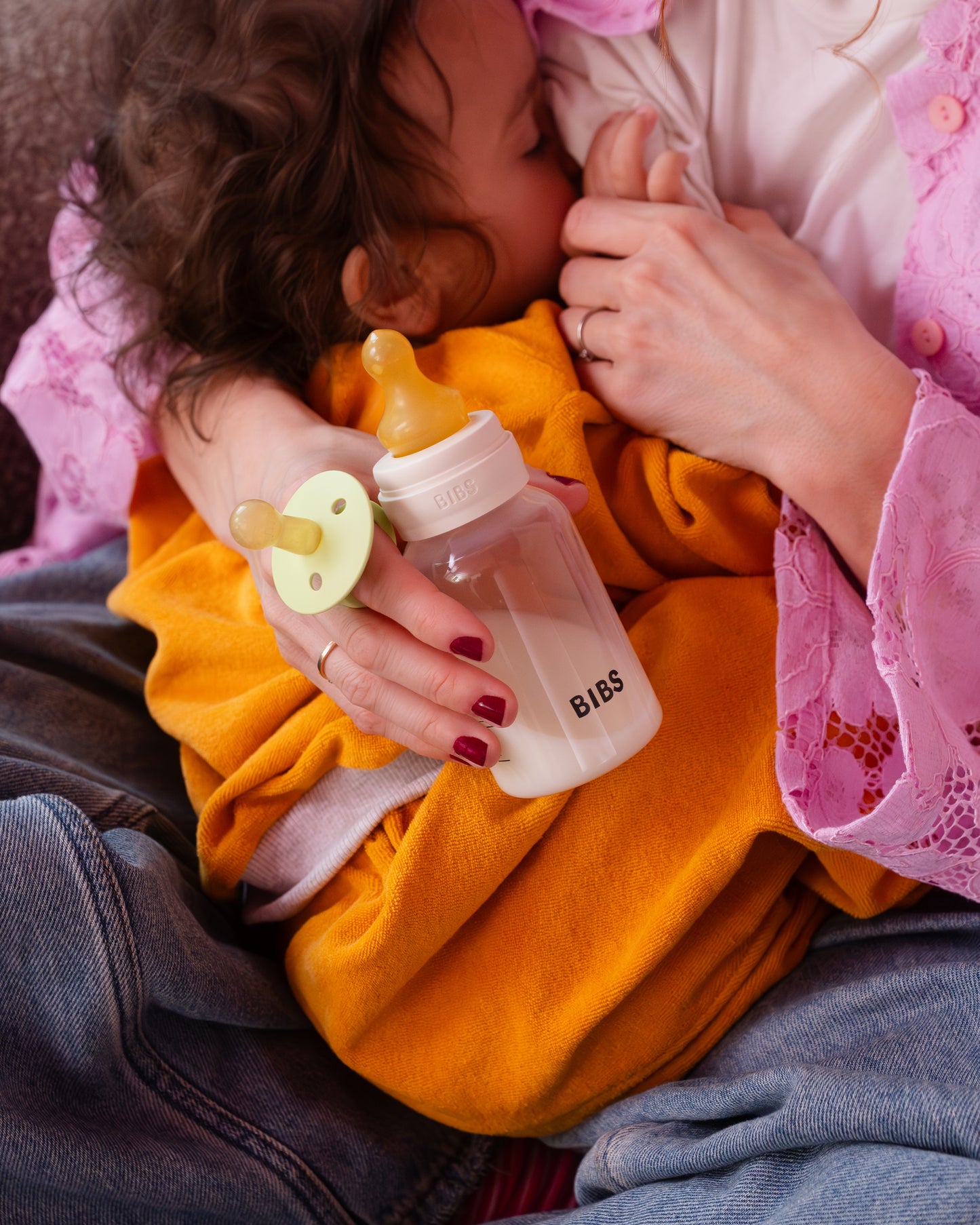 زجاجة رضاعة للأطفال من بيبس، دائرية من اللاتكس، عبوة واحدة، 150 مل، تدفق بطيء، لون عاجي