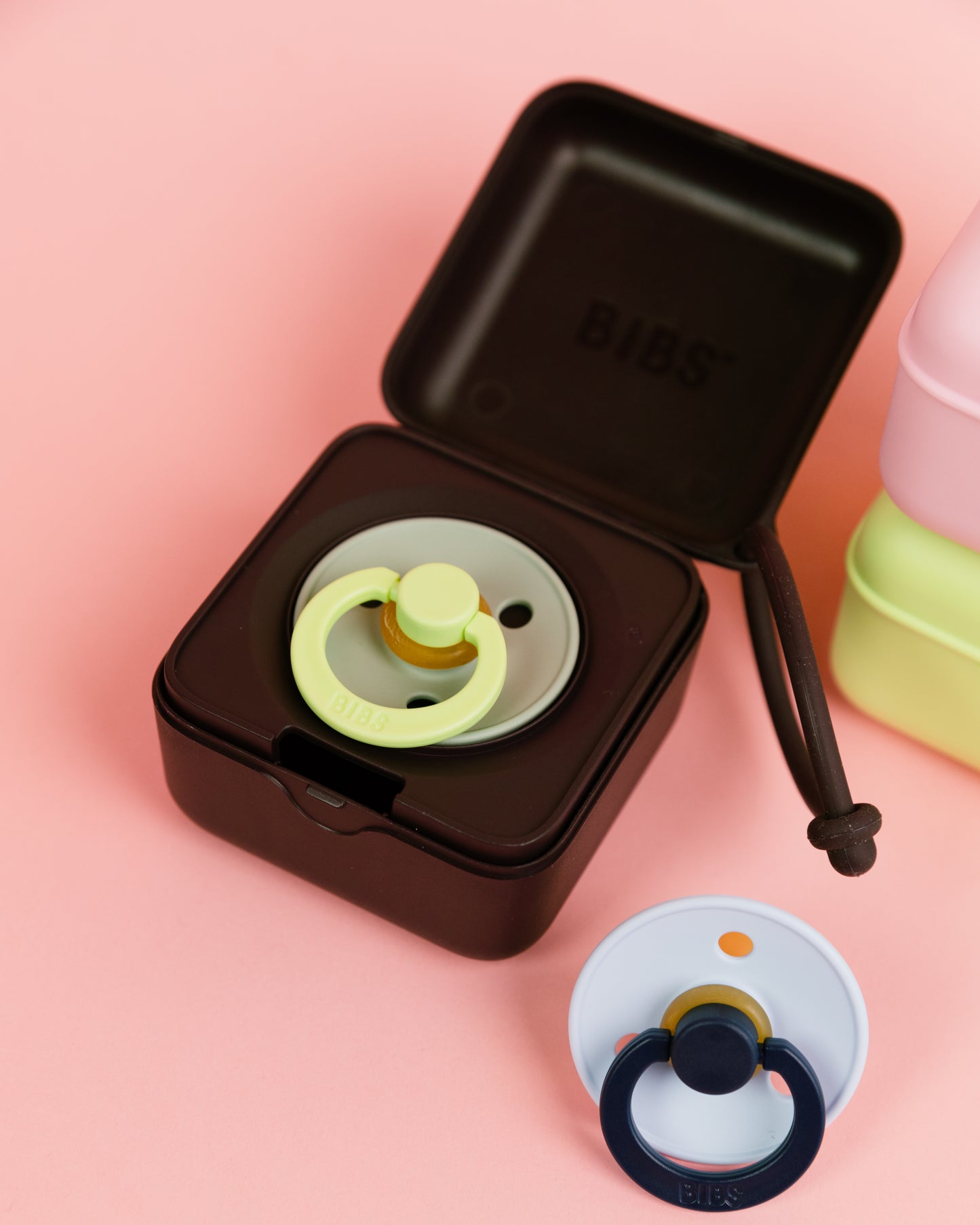 علبة لهاية BIBS بلون البرقوق
