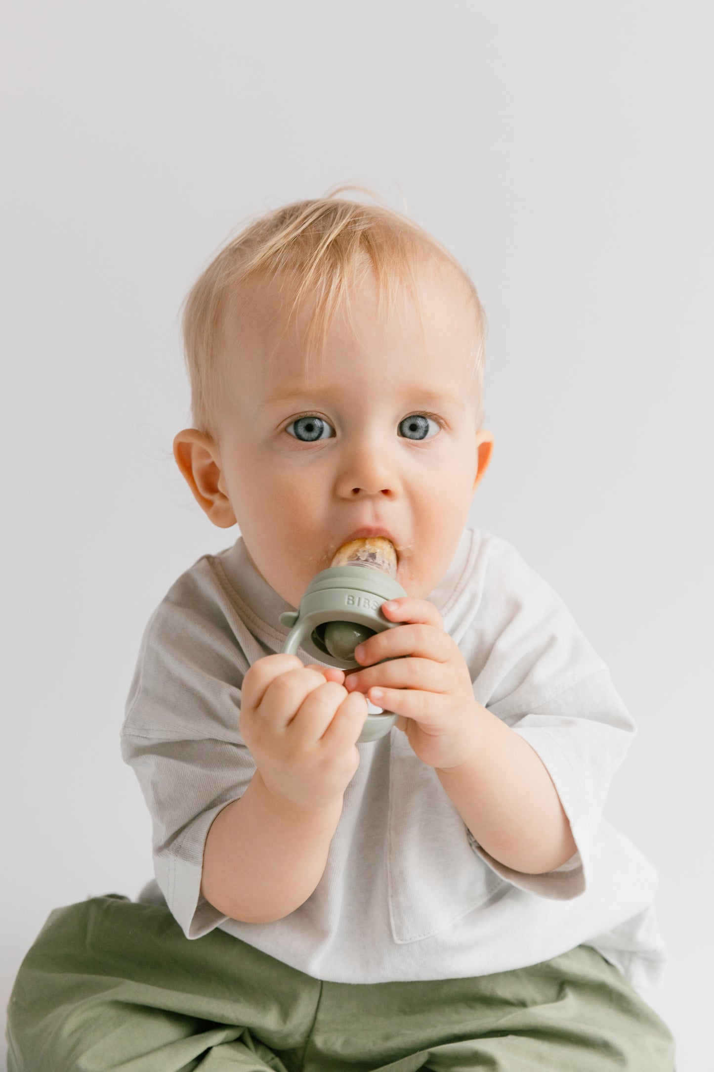 BIBS Baby Feeder Fossil Grey