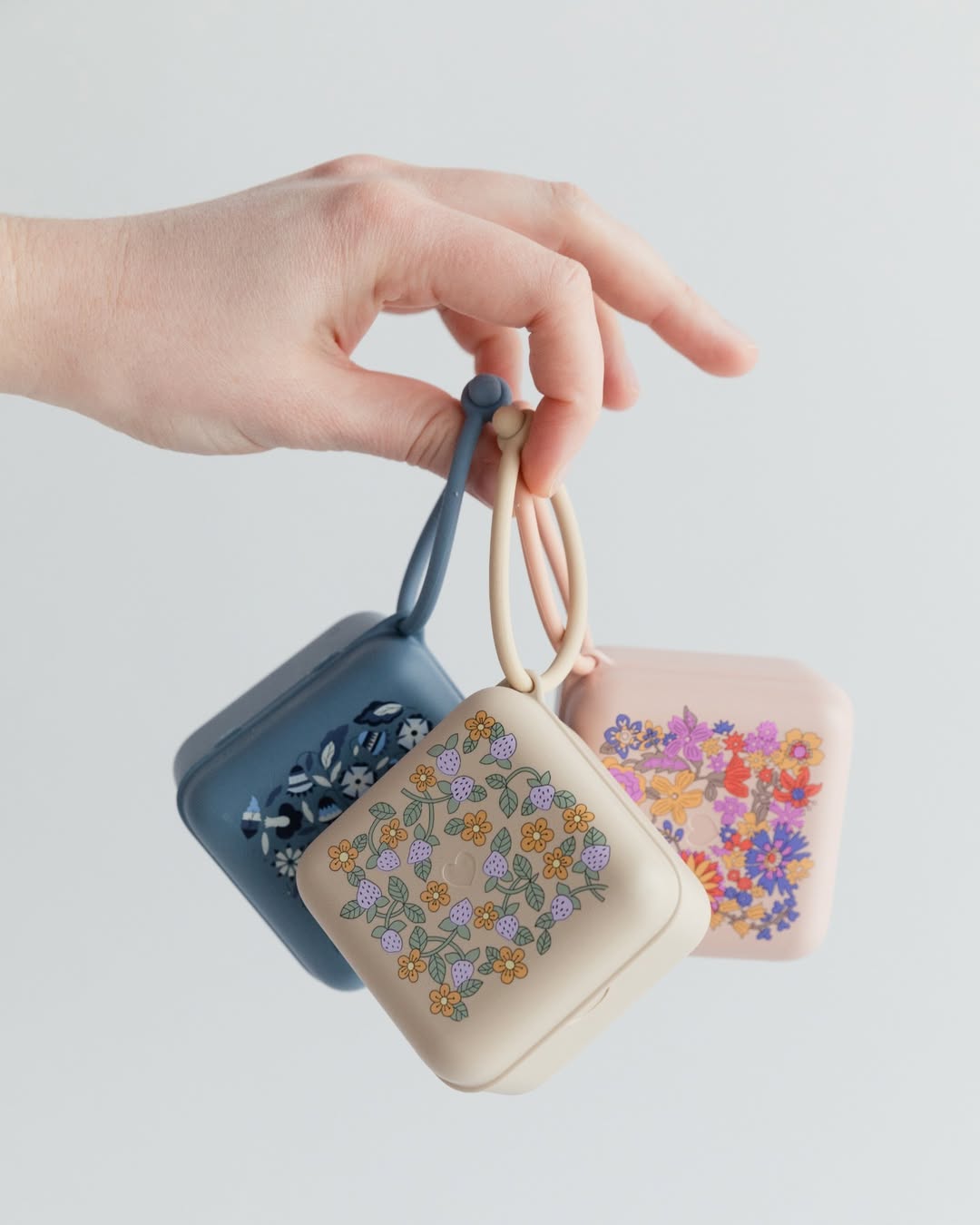 علبة لهاية BIBS x Liberty، لون إيلويز العاجي